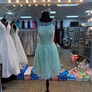 CHRISTINA WU SZ-8 22722 MINT SHORT DRESS/LACE/ FORMAL